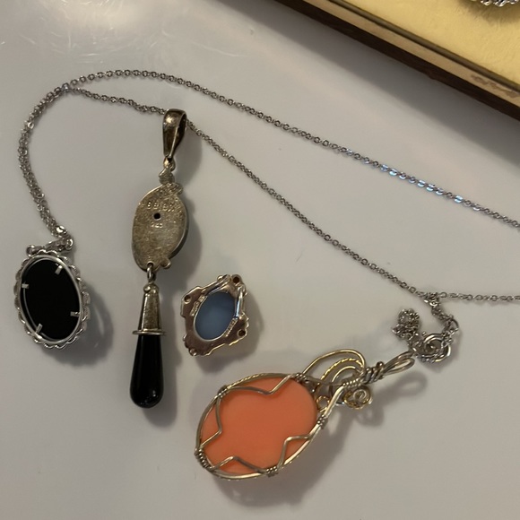 Beautiful lot of cameos, Jewelry, pendants, necklace, bracelet 1 earring missing - Picture 5 of 7